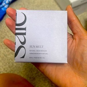 Saie
Sun Melt Natural Cream Bronzer